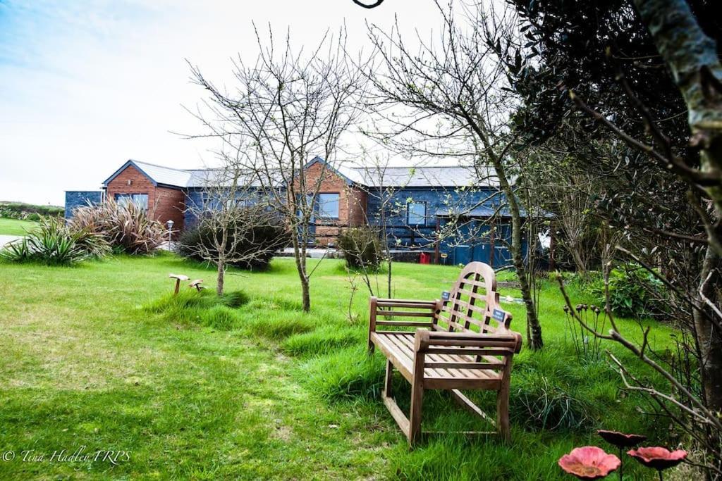 2 Bedroom Cottage Sleeps 4, With Pool Use, Sennen Exterior photo