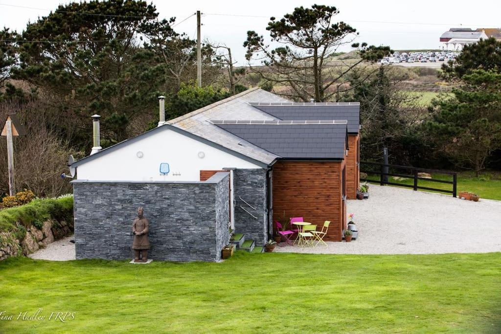 2 Bedroom Cottage Sleeps 4, With Pool Use, Sennen Exterior photo