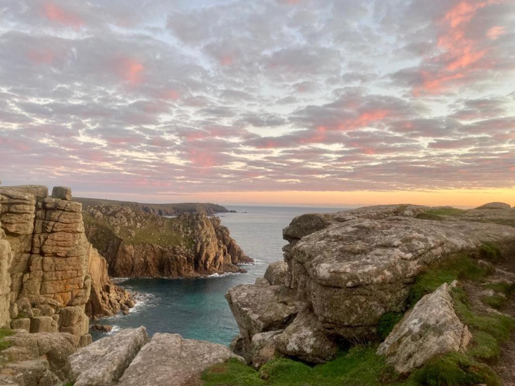 2 Bedroom Cottage Sleeps 4, With Pool Use, Sennen Exterior photo