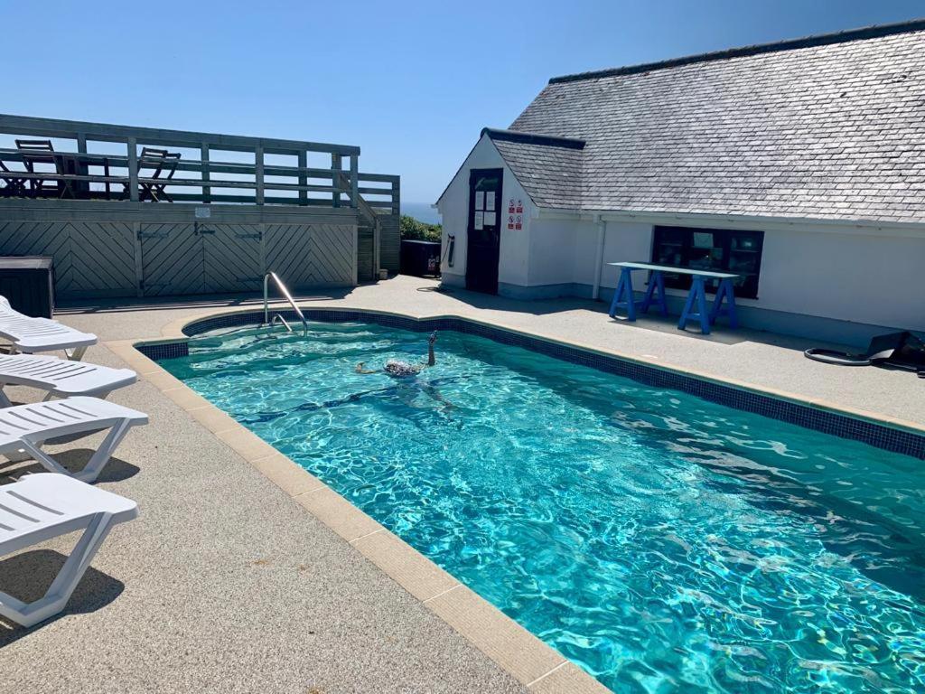 2 Bedroom Cottage Sleeps 4, With Pool Use, Sennen Exterior photo